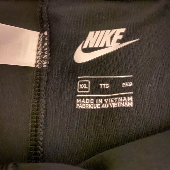 Nike leggings Two pair for the price of one. - Picture 3 of 6